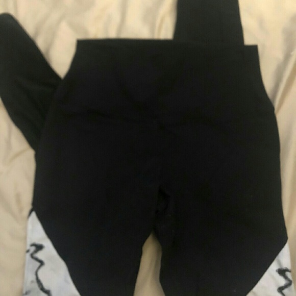 Alo yoga leggings - Picture 3 of 4